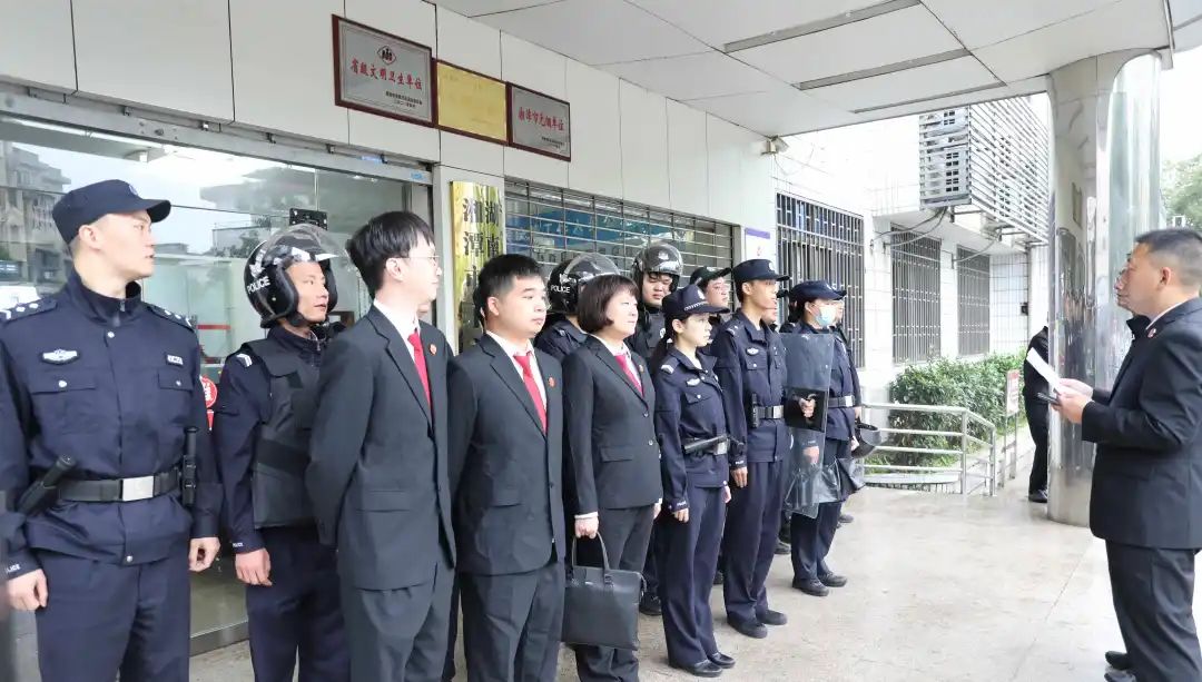 区人民法院：巧妙运用强制措施，顺利化解腾房难题