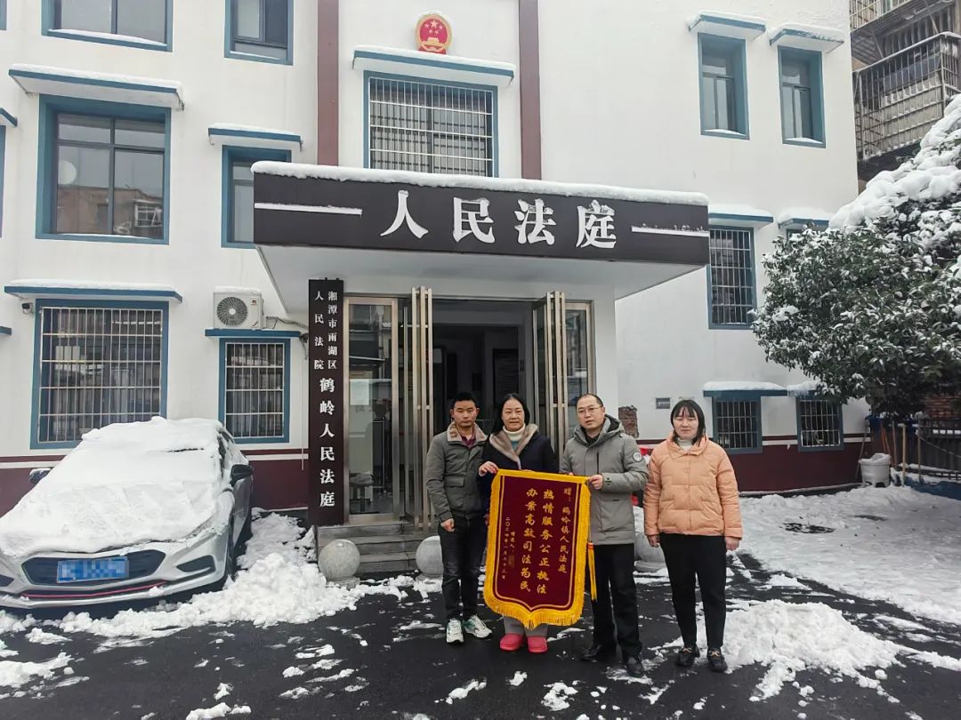 不到24小时，雪中“枫”景暖民心