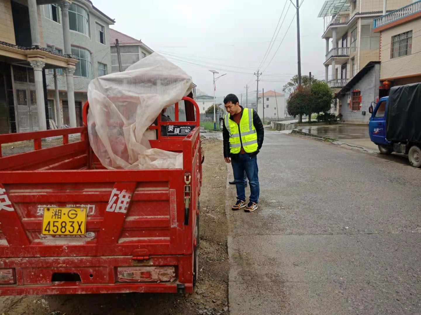 农村道路交通整治  桥自弯镇在行动