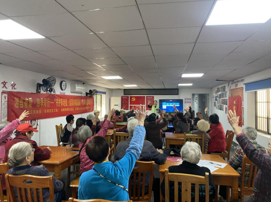 岳塘街道社工站开展老年人防诈骗宣传