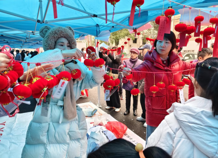 岳塘街道社工站開展“湘當(dāng)有愛·四季同行之元宵暖鄰里·雷鋒傳溫情”主題活動(dòng)