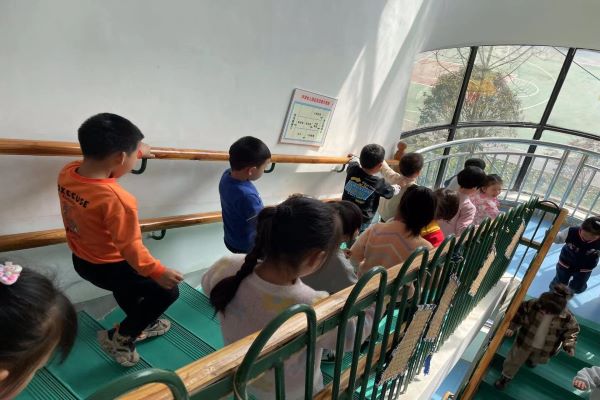 武陵区丹洲乡坪湖幼儿园:防踩踏应急疏散演练活动