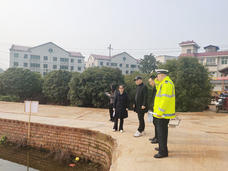 岳塘區(qū)全面開展農村公路隱患排查整治