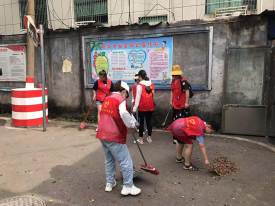 泗神廟社區(qū)開展環(huán)境衛(wèi)生集中整治活動