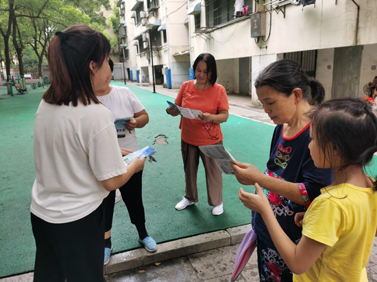 泗神廟社區(qū)持續(xù)開展垃圾分類進小區(qū)宣傳工作