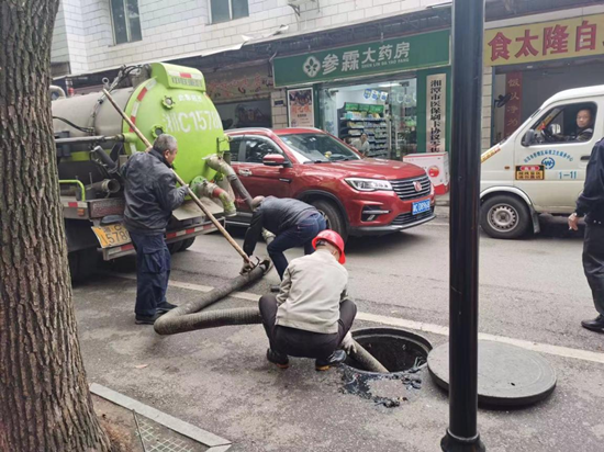 為民辦實(shí)事 泗神廟社區(qū)及時(shí)修復(fù)下水管道