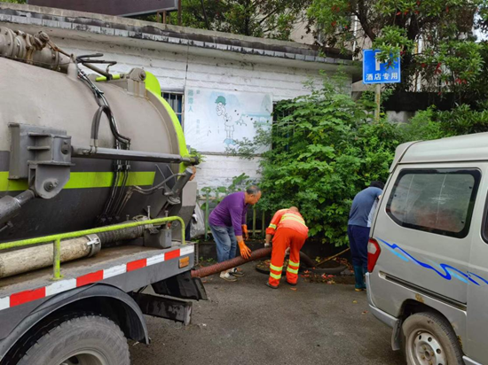 為民解憂 泗神廟社區(qū)及時疏通下水管道