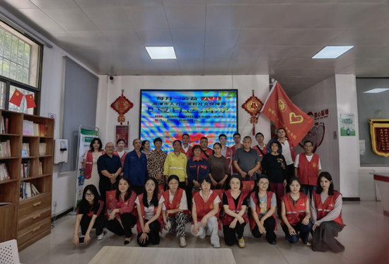 濃情暖人心 泗神廟社區(qū)攜手市人社局夏日送清涼