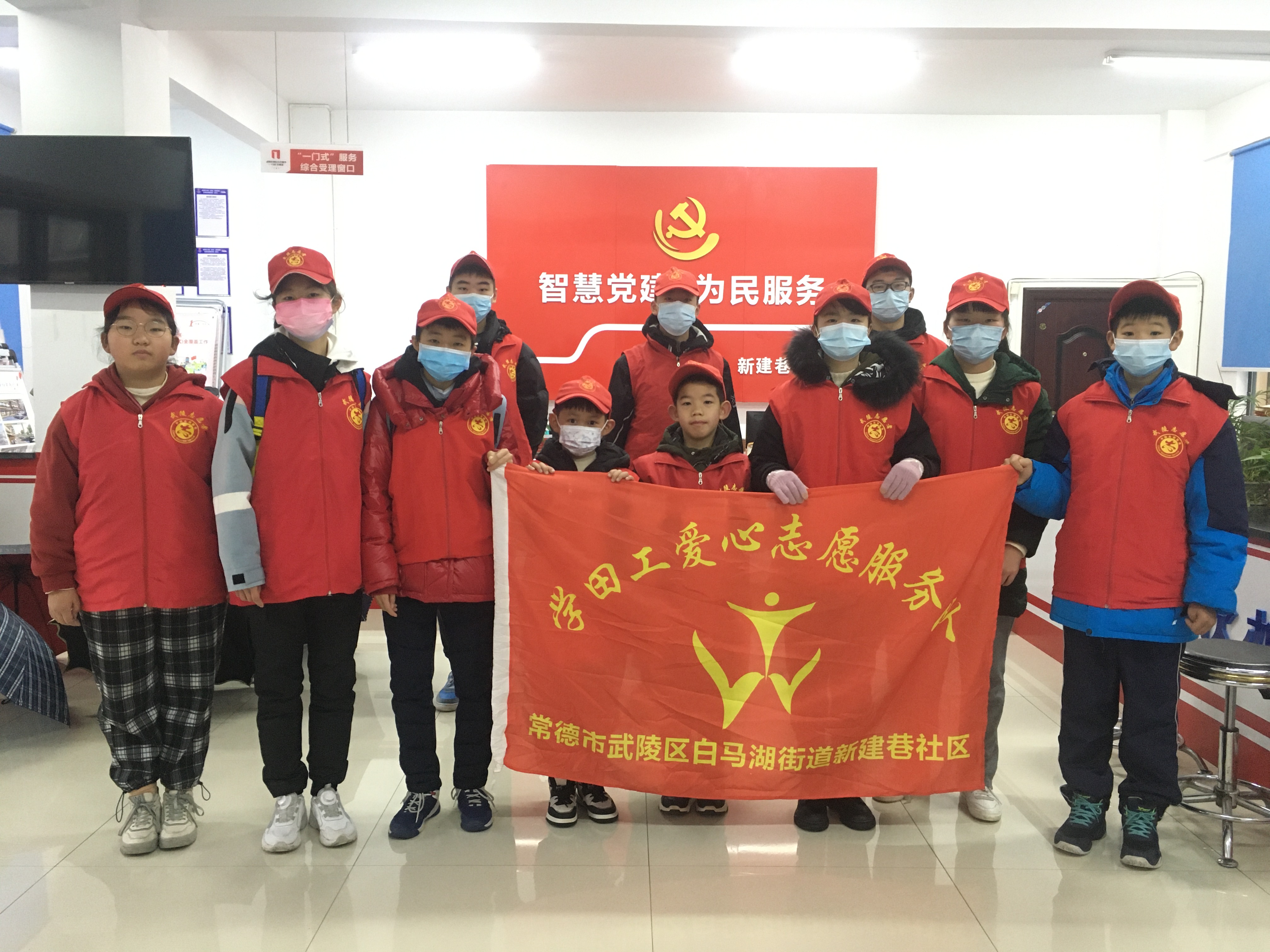 白马湖街道新建巷社区“小喇叭”巡逻队，争做防火小卫士