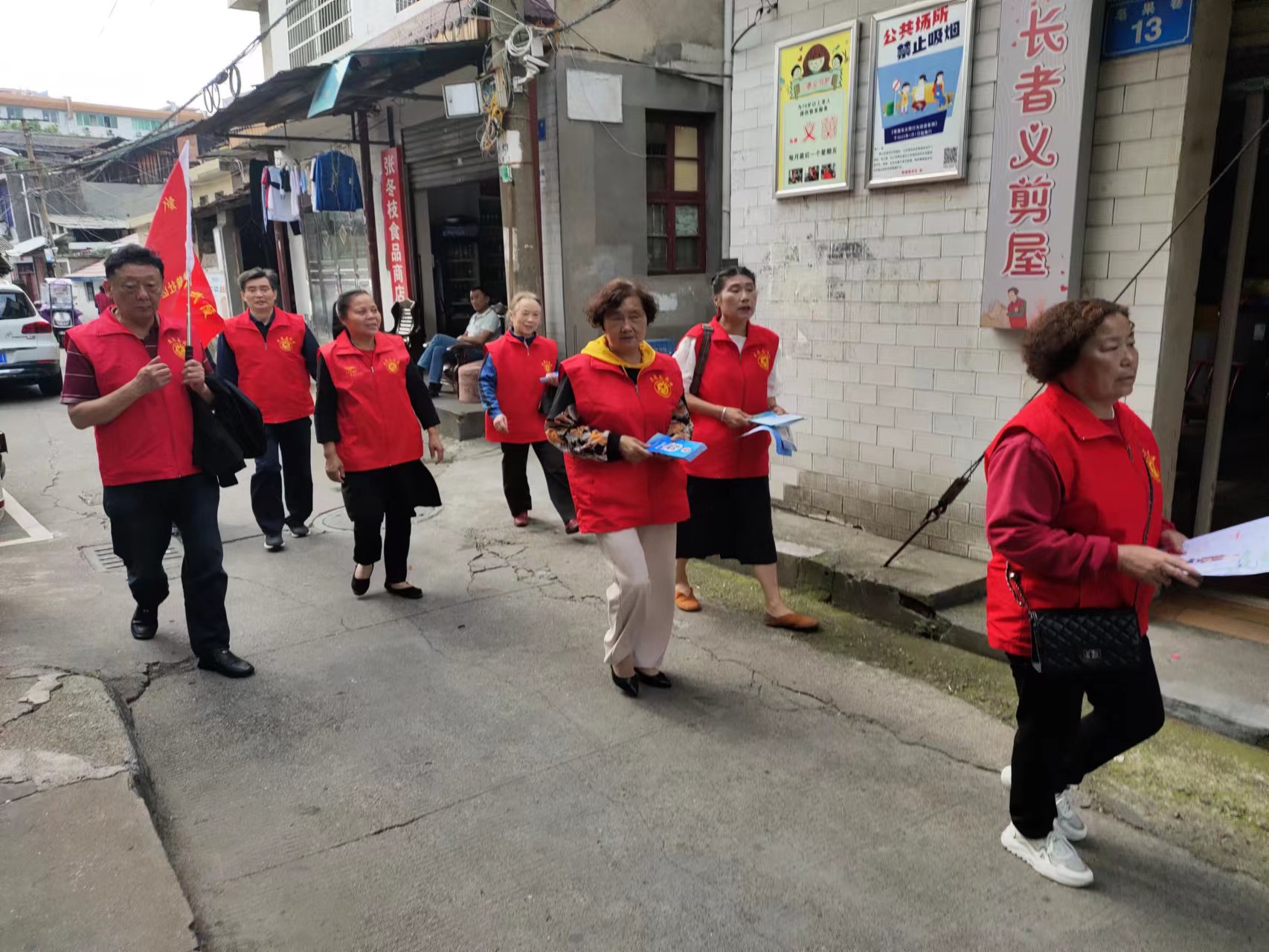 白马湖街道新建巷社区开展垃圾分类宣传活动