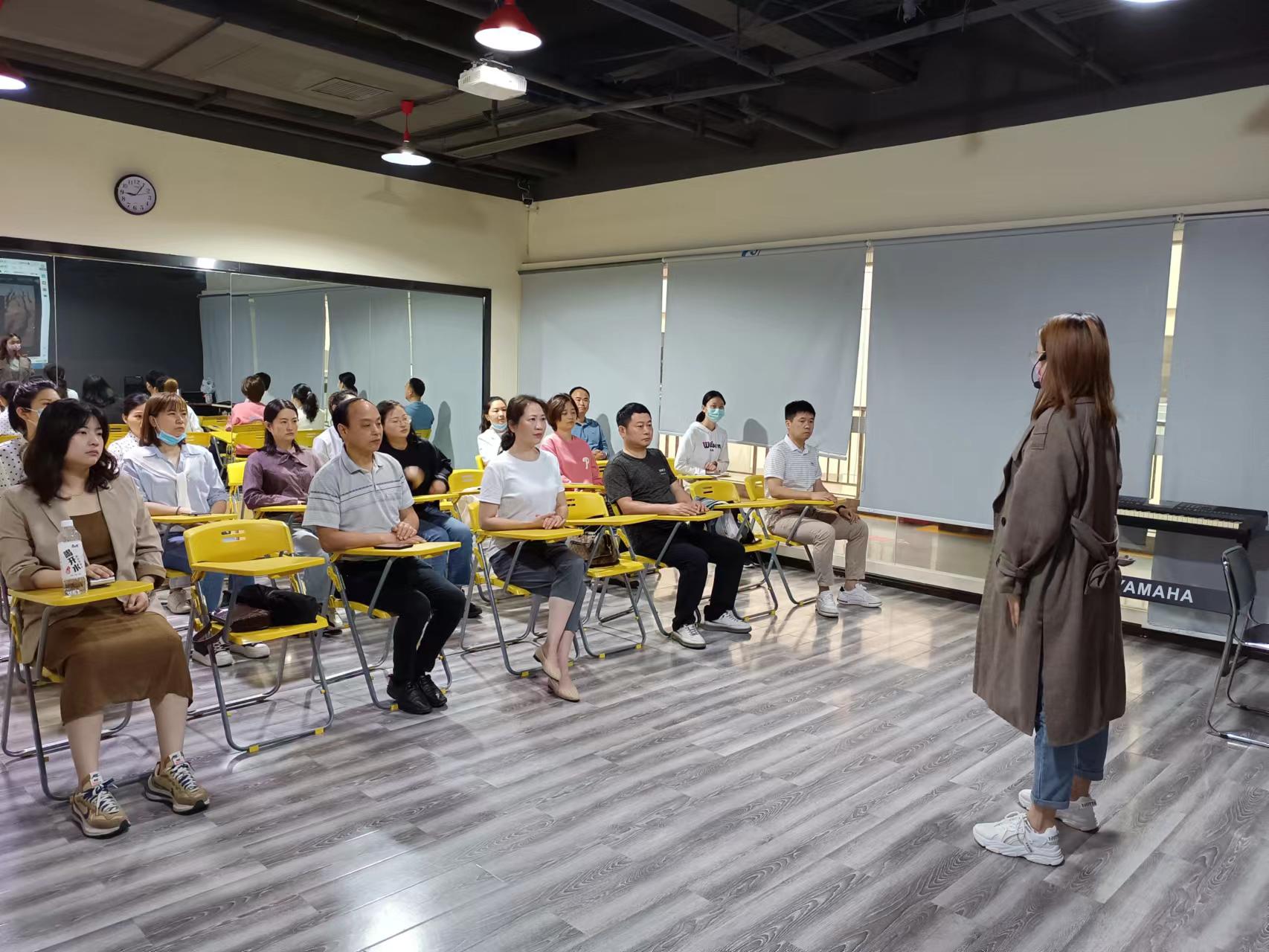 武陵区总工会组织开展普通话和声乐培训