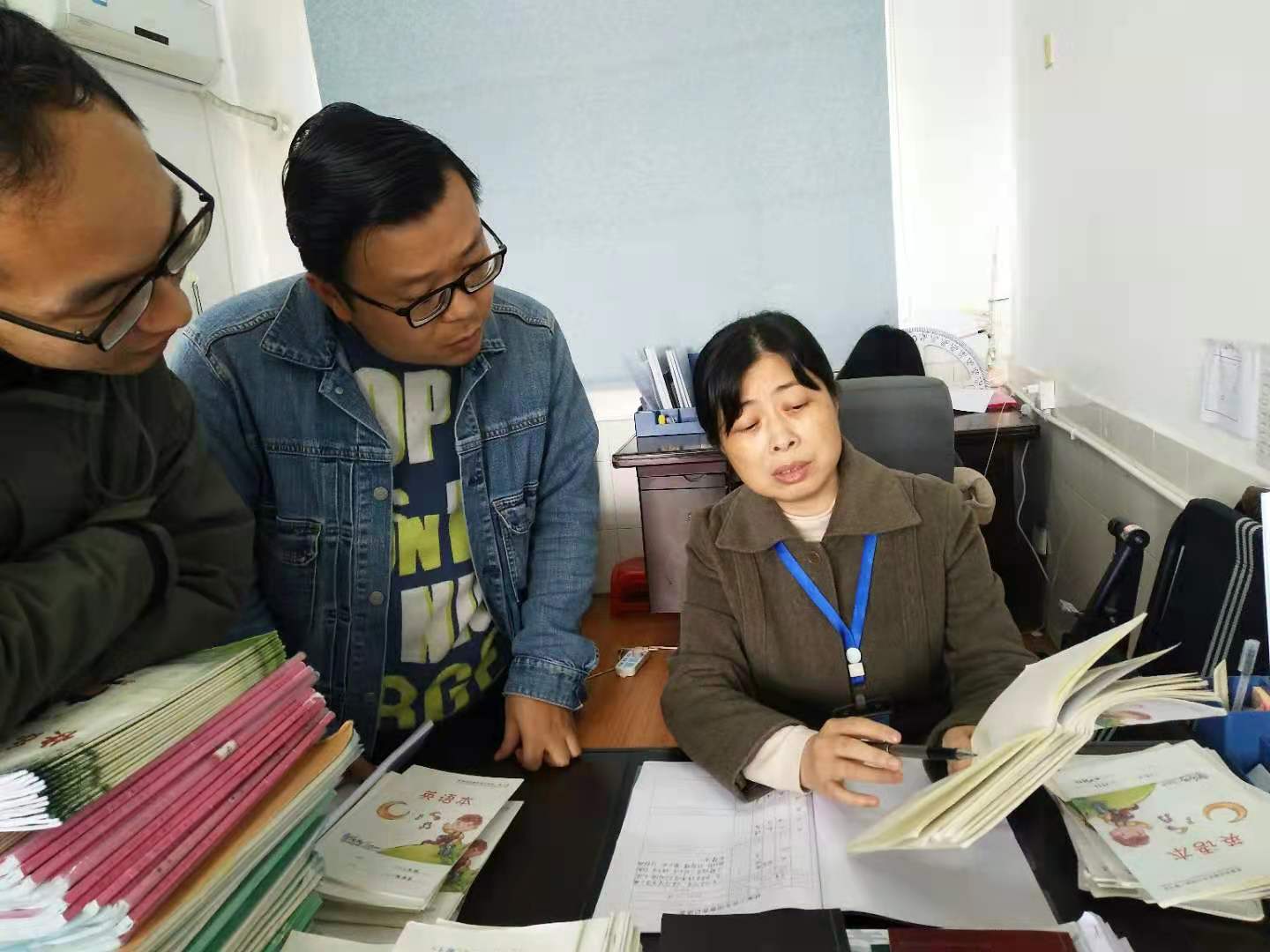督学检查伏案工作，促太平教师专业能力提升