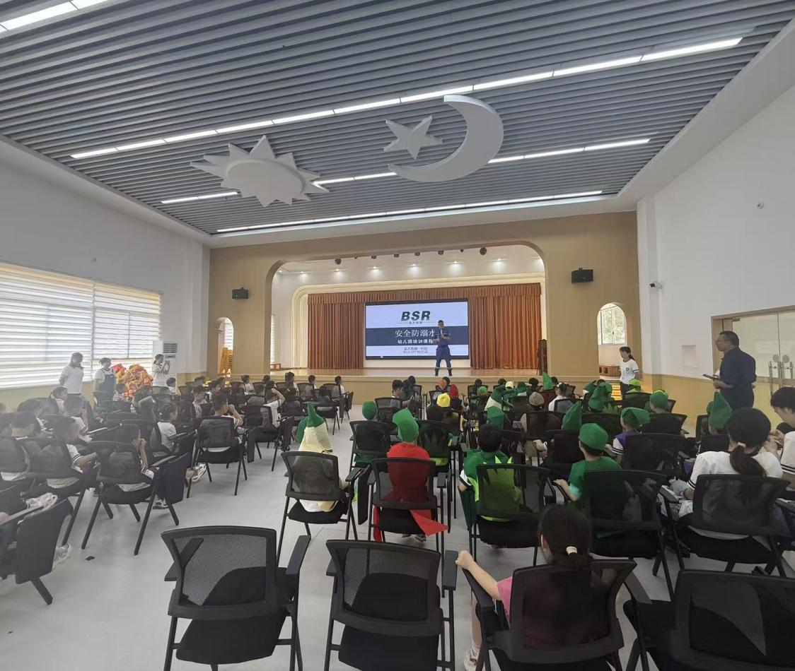 葩金社区联合蓝天救援队开展幼儿园防溺水安全教育活动