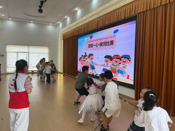 葩金社区联动福彩公益 85份爱心礼包温暖幼儿开学季