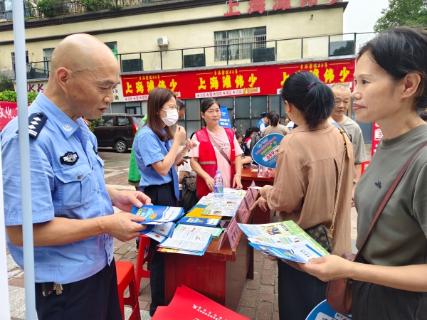 双节同庆睦邻里 集市烟火暖社区——葩金社区开展中秋国庆邻里便民集市活动