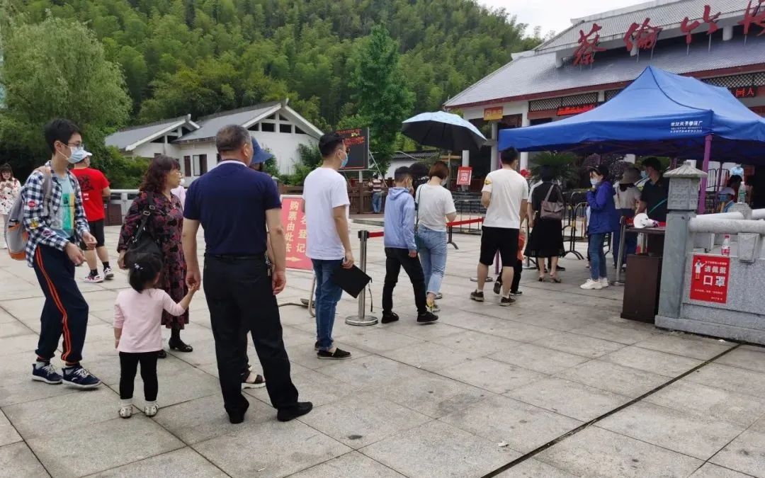 金秋十月 这样的蔡伦竹海在等你