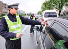 【秋冬季交通安全整治百日会战】交警提醒：岁末百日会战，行车路上注意啦！