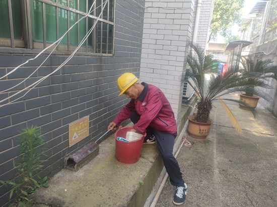 橫街社區(qū)開展夏季“除四害”行動