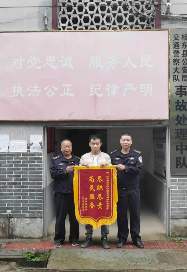 【我为群众办实事】县公安局：新买奥迪被撞，民警艰难追“凶”