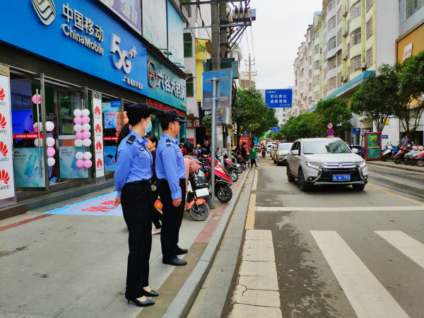 【我为群众办实事】县公安局：“五一”不打烊，全警屯街面