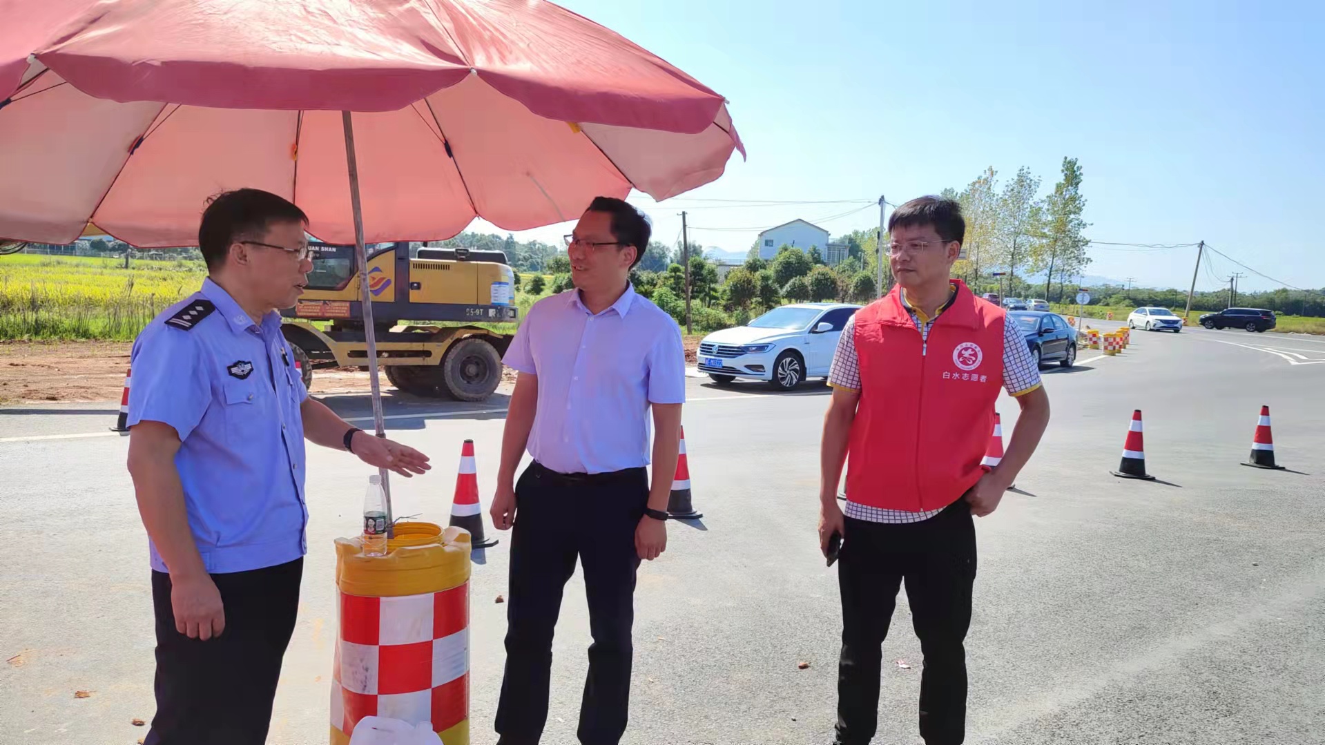 白水镇：假期志愿者服务“不打烊 ” 疏导交通保畅安