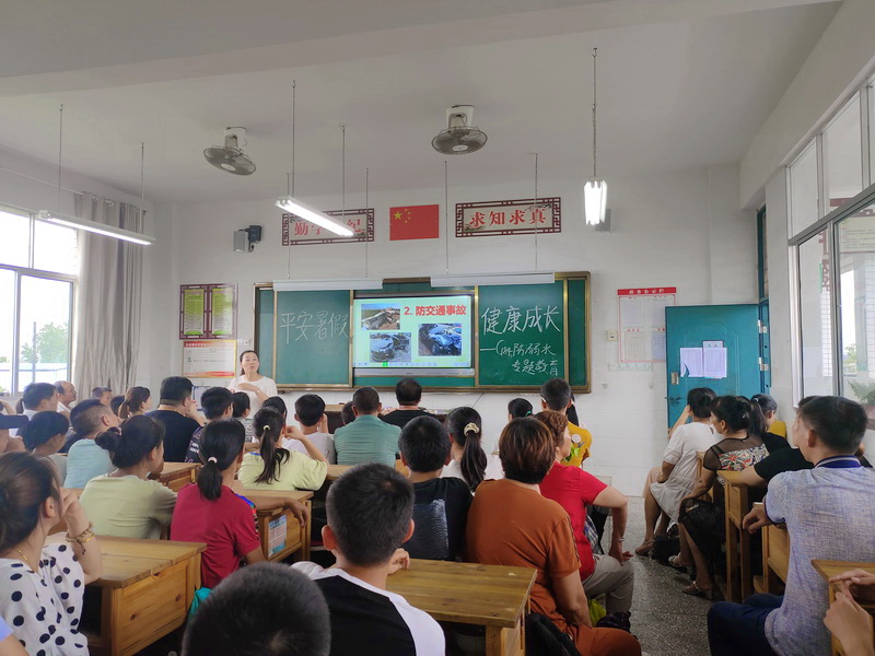 沧港镇中学：假前班会助力学生快乐度暑假