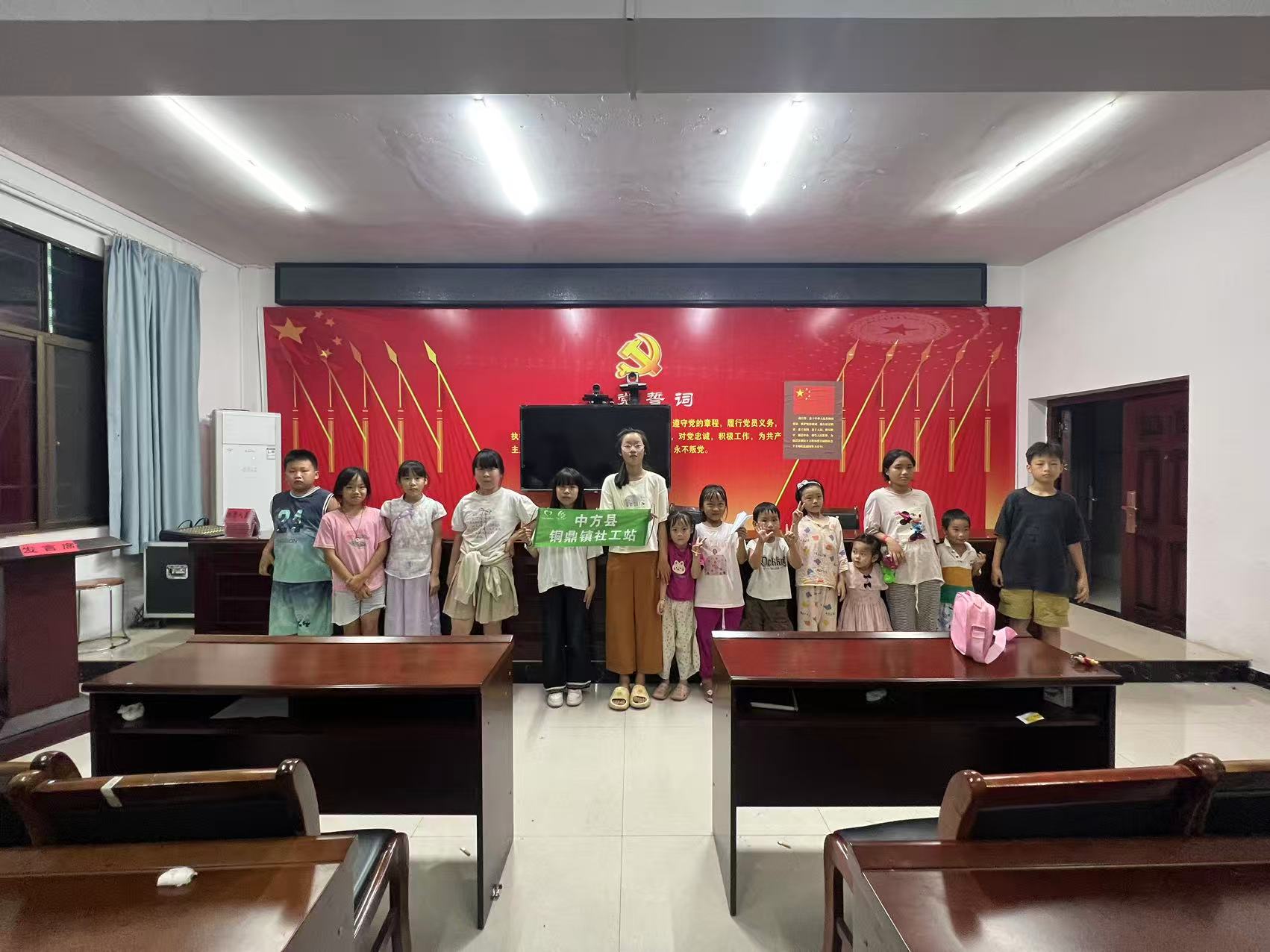 中方县铜鼎镇民政社工站开展儿童趣味社区活动