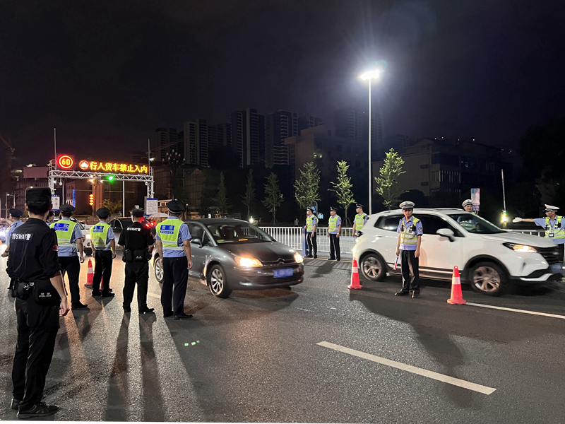 夏夜亮剑护平安  鼎城交警开展夏季道路交通安全专项整治行动