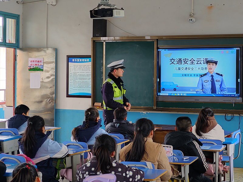 鼎城区交警大队：交通安全进校园 守护成长平安路