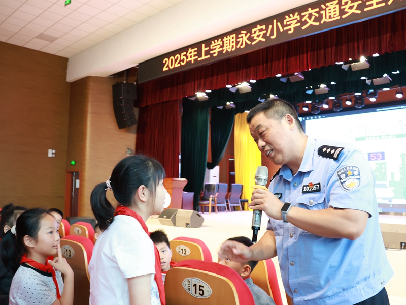 鼎城：交通安全进校园 平安守护“警”相随