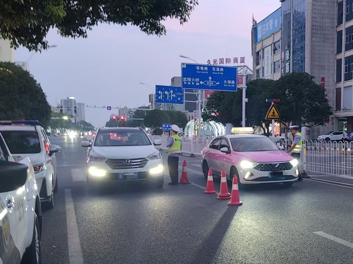 市交管直属六大队：重拳出击 严查酒驾醉驾违法行为