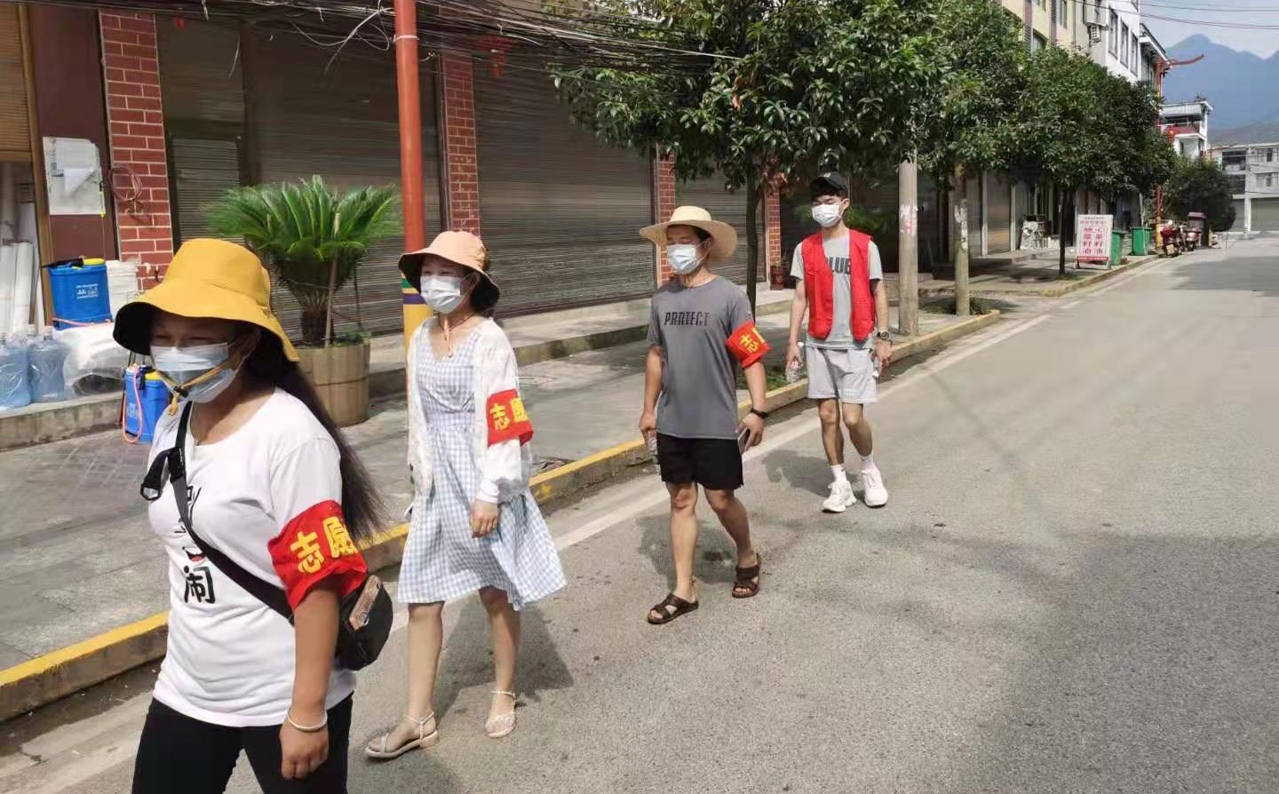 众志成城 抗击疫情丨官地坪镇：志愿之光，温暖你我