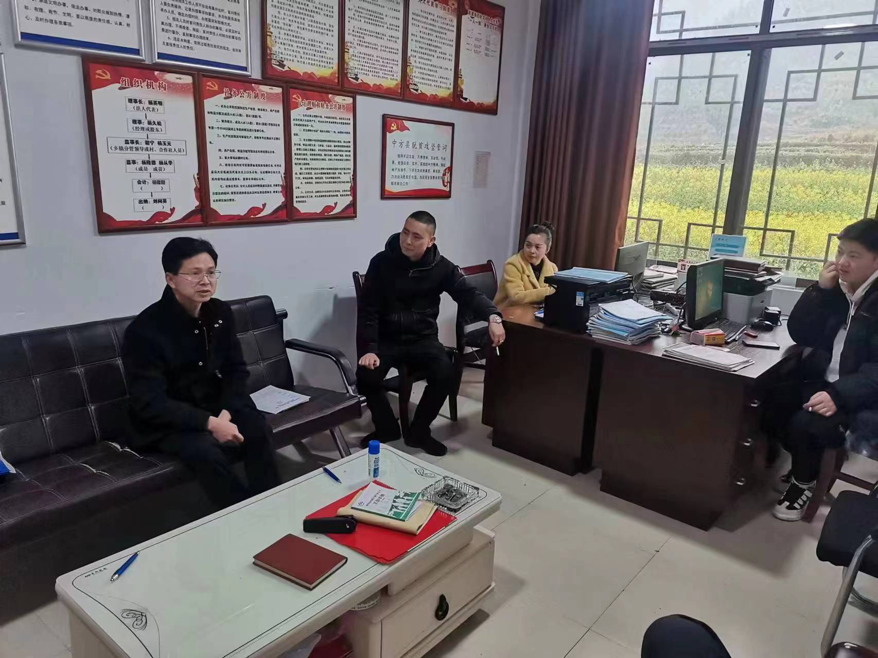 中方县司法局深入开展“政法单位联基层 政法干警进村居”活动