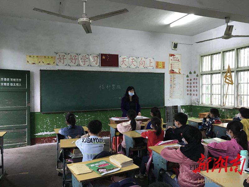聂家桥乡中学开展秸秆禁烧宣传教育活动