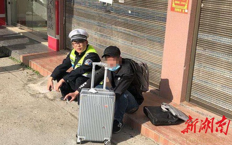 汉寿：热心交警拦下出租车 劝返离家出走青年