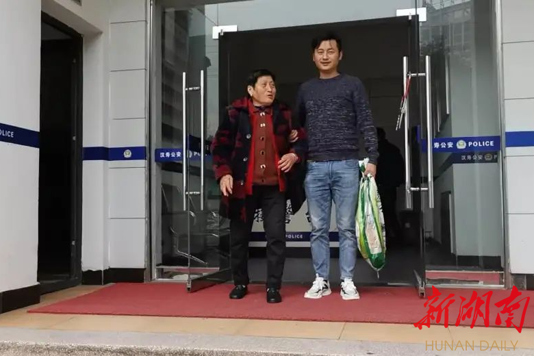 汉寿：八旬老人走失街头，一听原因，泪目了……