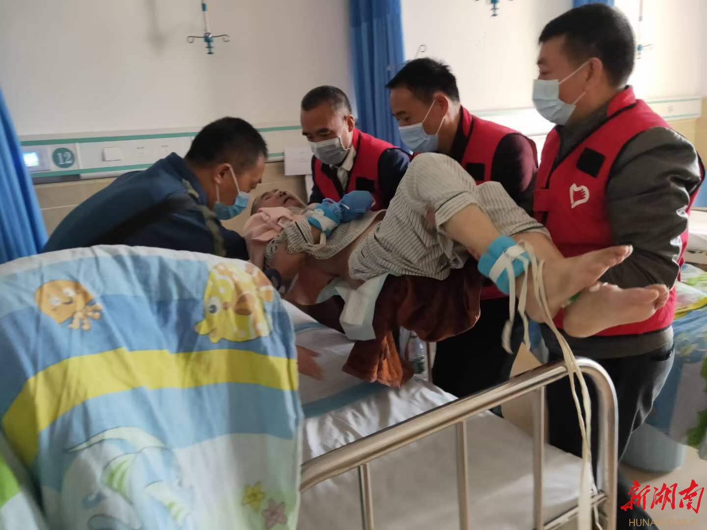 汉寿县：志愿者为失独老人解燃眉之急