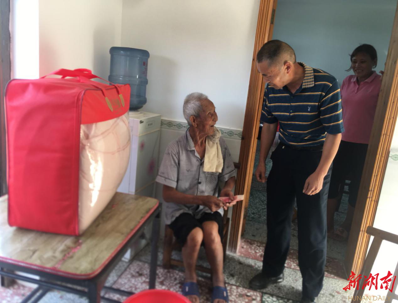 【抗战胜利75周年】蒋家嘴镇：庆祝抗战胜利75周年 慰问抗战老兵