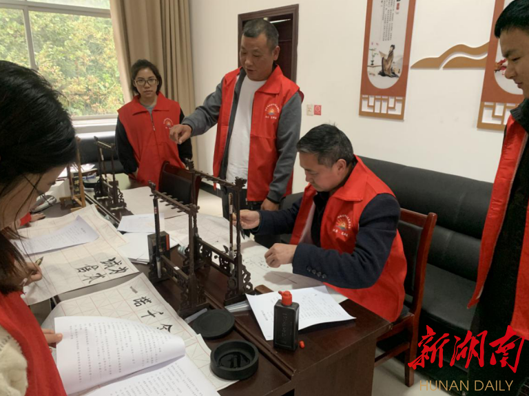 汉寿高新区新时代文明实践所开展“诚实守信，立德树人”主题书法培训活动