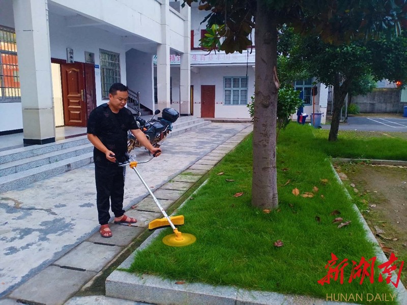 龙潭桥镇：开展机关卫生大评比活动
