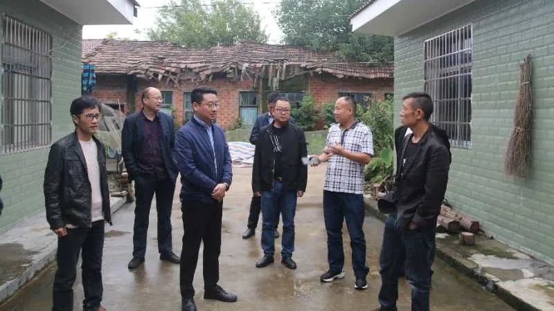 汉寿县领导何彦兵到洲口镇督导脱贫攻坚 “空城行动”  走访慰问贫困户