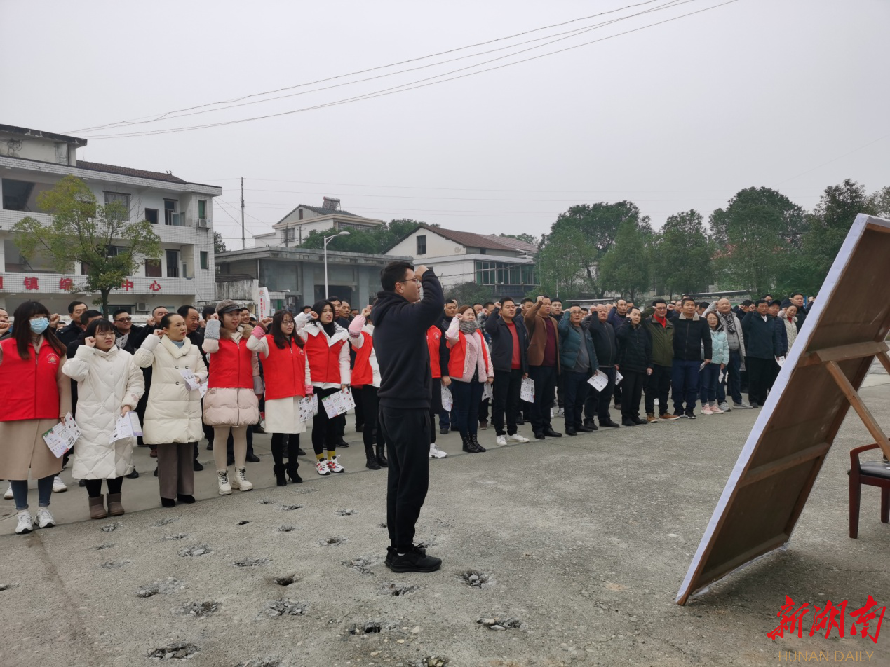 岩汪湖镇:：开展禁毒宣誓活动