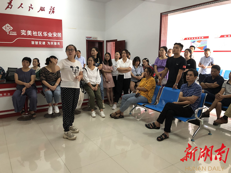 岩汪湖镇：召开推进基层公共服务（一门式）全覆盖工作现场会