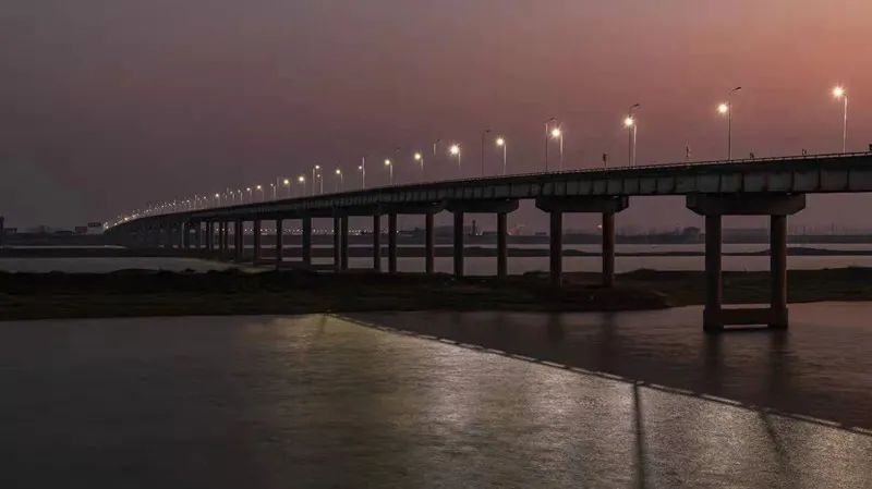 点亮夜空，保障出行安全， 汉寿县沅水特大桥道路亮化工程顺利完工！