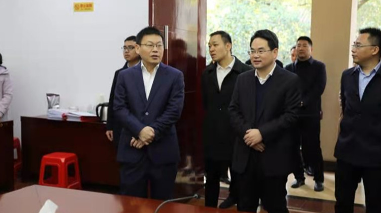 【就地过年 暖在身边】车世忠春节后走访慰问县委、县人大、县政府、县政协干部职工