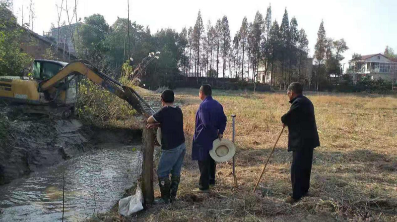 罐头嘴：“我为群众办实事”疏通沟渠 丰收在望