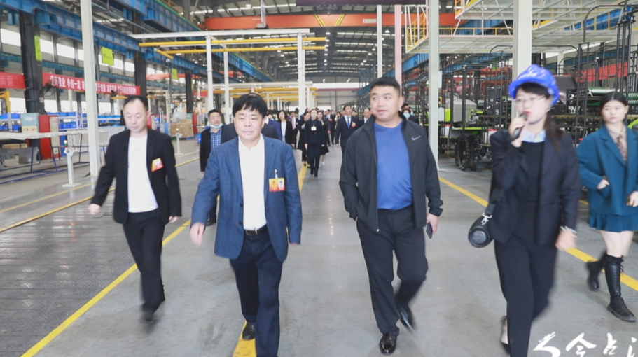 参加汉寿县第十七届人民代表大会第六次会议的代表视察部分重点建设项目