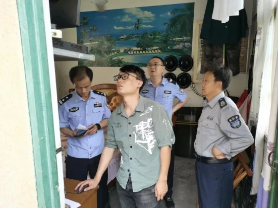 汉寿县公安局治安大队开展校园安全检查活动