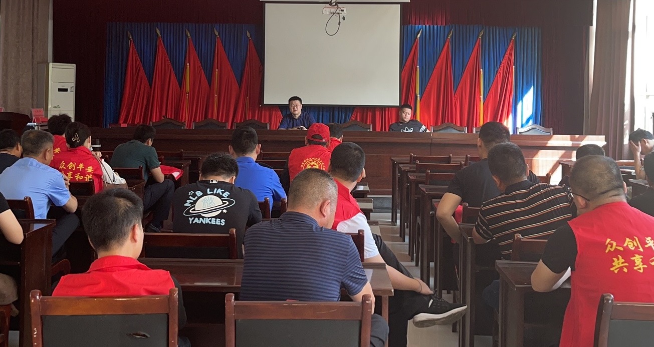 罐头嘴镇：开展集镇整治行动