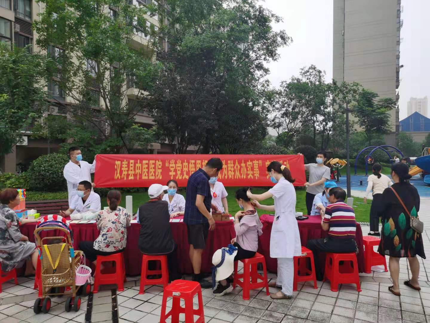 汉寿县中医医院专家义诊团走进小区送健康